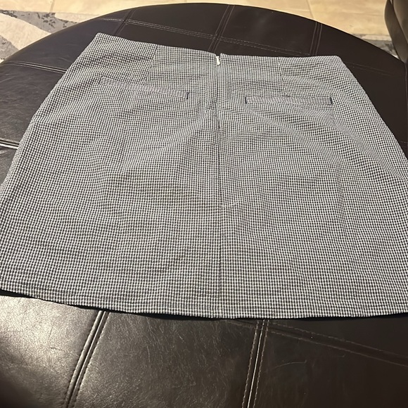Brand new Lady Hagen Hagen Golf Skort size 6. - Picture 3 of 5